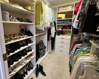 Ladies Apparel Brands include Ralph Lauren, Calvin Klein, Karen Scott, Chico’s, Elie Tahari and Jones of New York to Name a Few.  Additionally, Many Fantastic Accessories Are Available Including Shoes, Hats, Scarves, Gloves and Jewelry.
