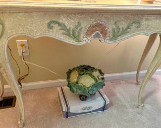 Details of the Lovely Console Table.