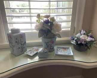 Chinese Ceramic Floral Pattern Bathroom -5 Piece Set -