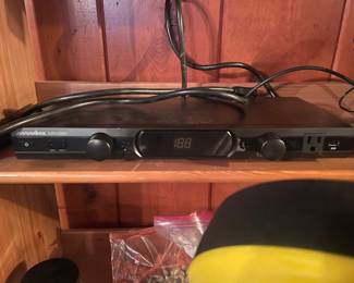 Panamax MR4300 Home Theater Power Management Surge Protector 9-Outlet