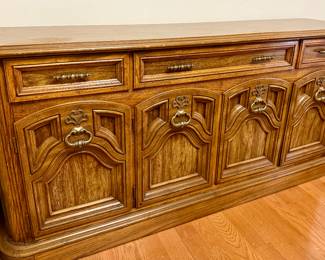 Pre-Sale Item
Buffet $125.00
Call or text 314-434-6492 to make your Appointment. 