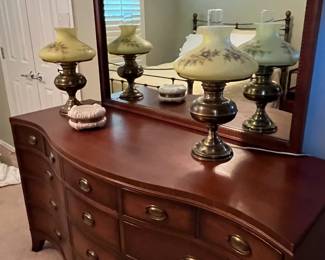 Hendredon 12 drawer dresser. You can't find better, long lasting quality. This is in near perfect condition and will last a lifetime.