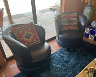 6275 2 Swivel Chairs with 2 throw pillows