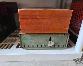 2030 Vintage Coleman Grill Barbeque Set