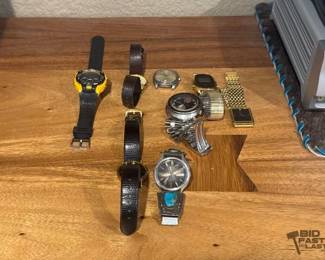 7004 8 Wrist Watches