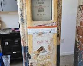 1040 Vintage Bennet Gas Pump