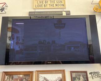 1880 Pioneer Elite T.V and wall mount