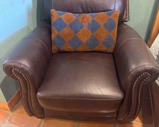7034 Leather Chair with Pillow