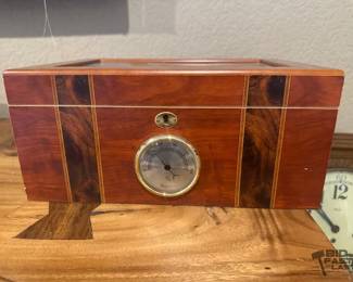 7008 12 Cigars with Humidor