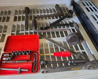 1100 Antique SnapOn Tools