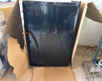 9006 GE Mini Fridge
