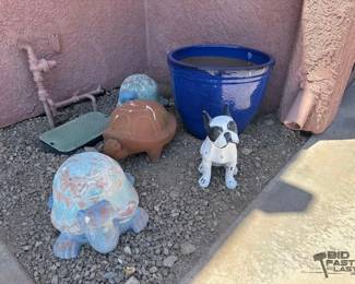8504 Animal Decoration and Planter