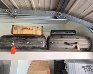 2515 3 Suitcases and 1 Breifcase