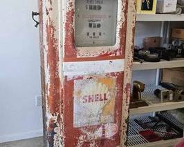 1045 Vintage Bennet Gas Pump