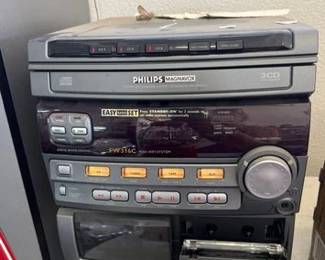 1815 1 Phillips Magnavox and 2 Speakers