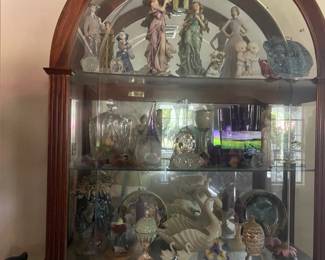Arched glass display case