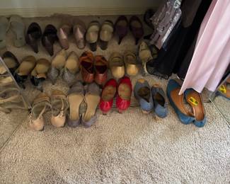 Lots of shoe, purses, hats and clothing.  Men’s and women’s.