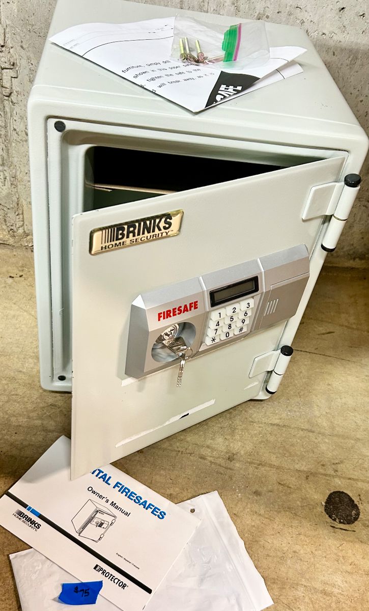 Brinks Key/ Combo Fire Safe $75