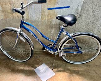 Huffy K6415 blue ladies cruiser bike with fender Covers on 26”wheel $75