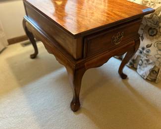 Solid wood, Spoonfoot  end table with drawer 21X 27DX 21H $85