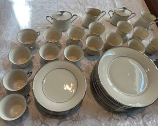 LARGE SET LENOX 'SOLITAIRE' CHINA