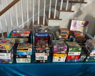 LARGE NUMBER OF GAMES AND PUZZLES