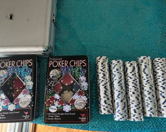 LOTS OF POKER CHIPS