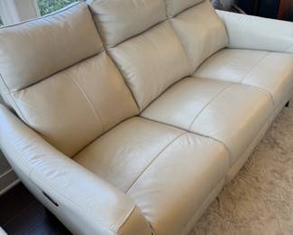 Another gorgeous leather recliner sofa