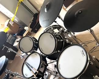 Black Roland VAD507 electric drum set with added dw9000 double bass pedal.
