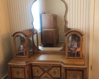 Art Deco Vanity with Mirror, Display Case Sides