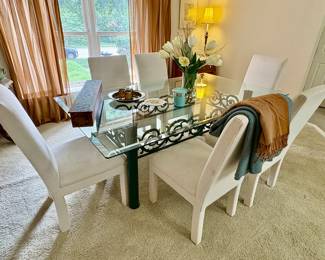 Beautiful glass dining table with 6 chairs 