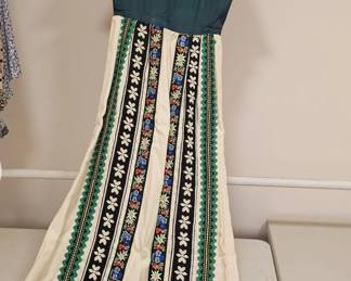 Women’s peasant dress
