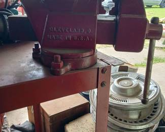 5" Cleveland Vise, very clean.
