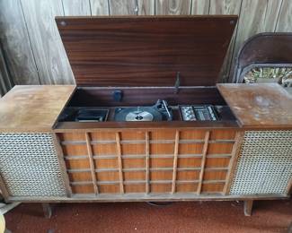 MCM Stereo Console