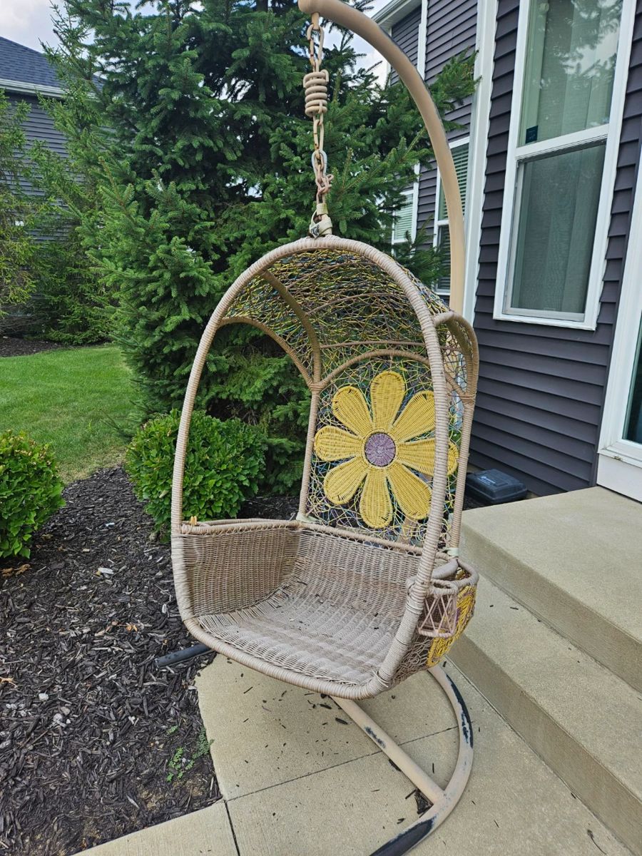 Daisy Egg Hanging Chair 6’ 9” tall 3’ wide