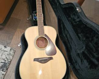 Yamaha FS820 concert acoustic guitar 