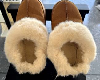 Women’s platform fur lined slippers size 6.5