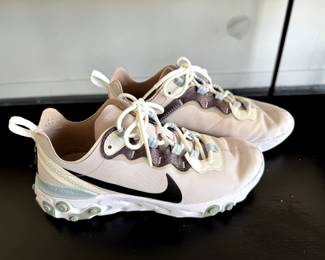 Women’s Nike React size 6.5