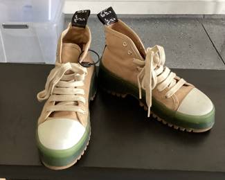 Women’s Zara tan/green canvas high top size 6.5