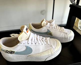 Women’s platform Nike size 6.5