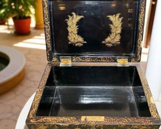 Antique 19th c. Chinese Export Lacquered Chinoiserie Box