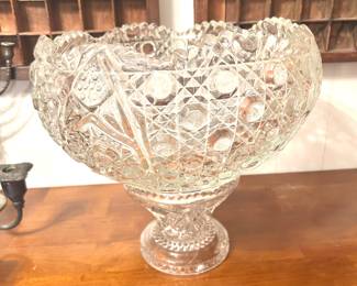 L E Smith Daisy and Button punch bowl and pedestal