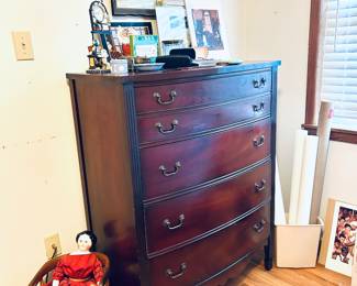 Mahogany chest of drawers