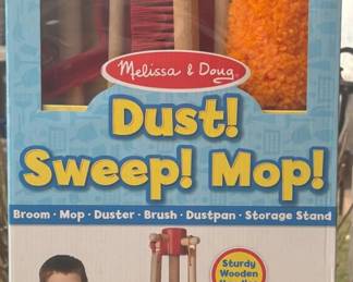 MELISSA & DOUG - DUST, SWEEP MOP
