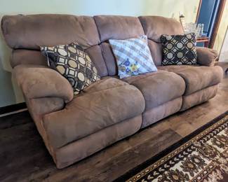 Reclining ends sofa