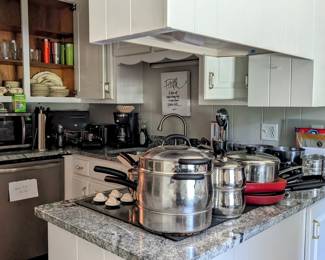 Full kitchen, Meyer Bella Cuisine Cookware, lots of new Pampered Chef 