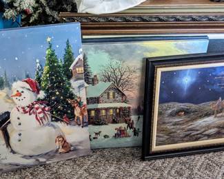 Many seasonal canvases and wall art