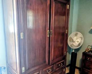 Gorgeous matching bedroom suite armoire with indoor mirror 