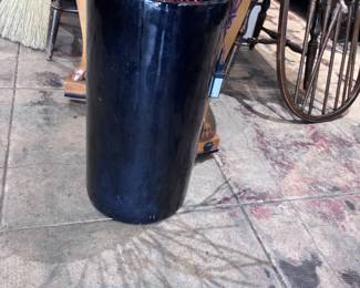 Gainey pottery stand