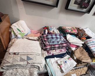 Quilts, fabric & linens 